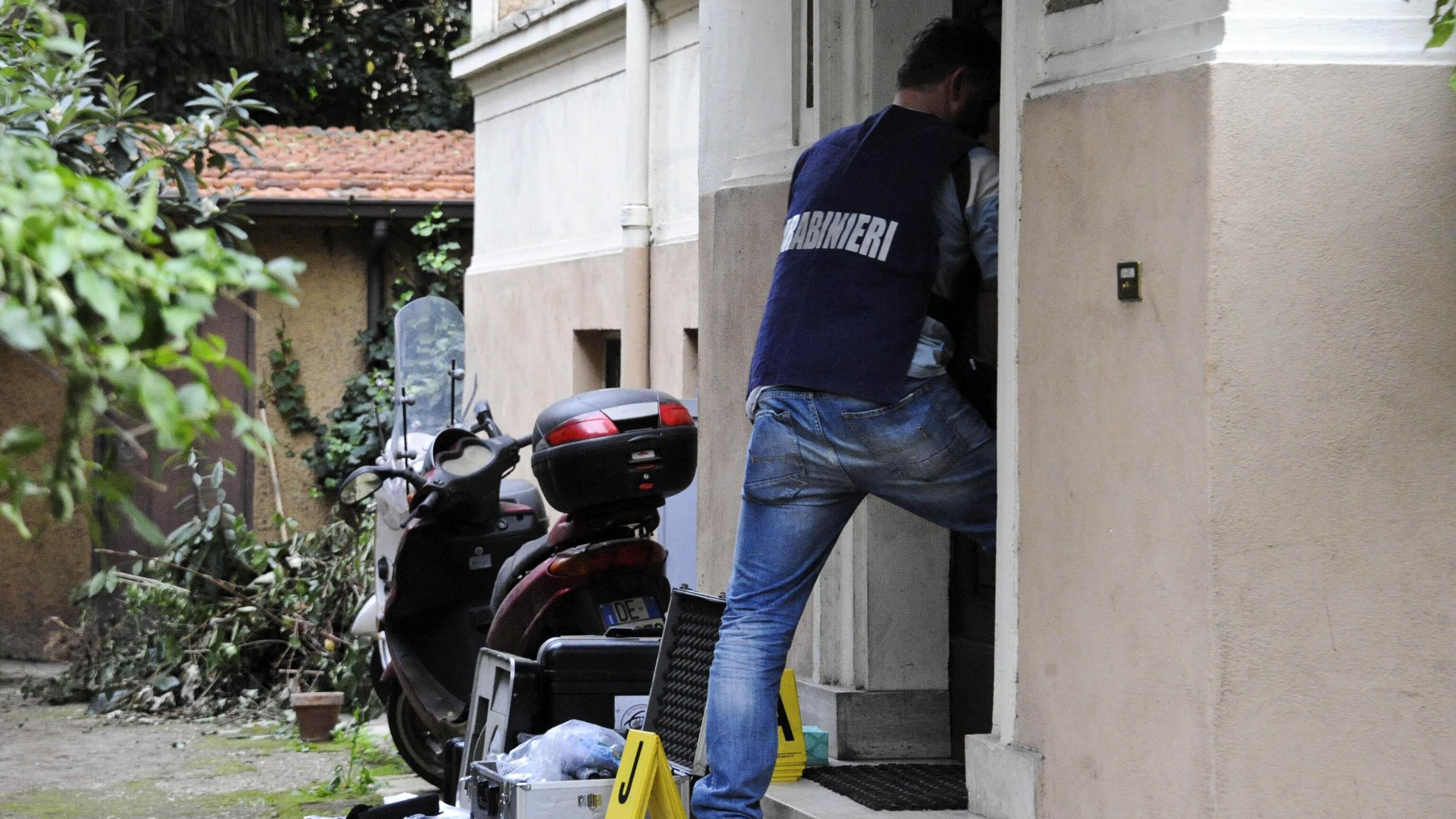A San Calogero i funerali di Simona, il fratello: "Uccisa da un conoscente"