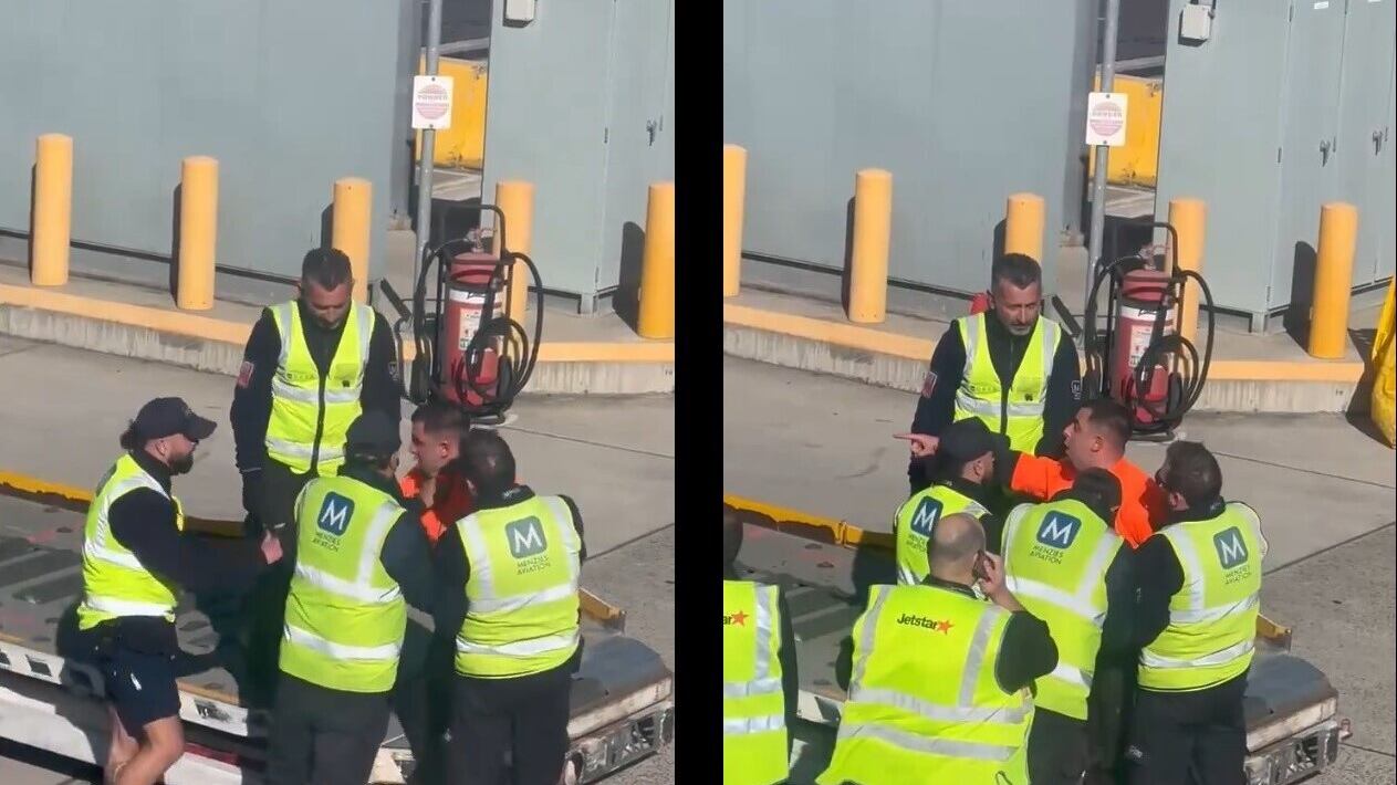 Apre l'uscita di emergenza e si cala dai motori: panico su un aereo a Melbourne
