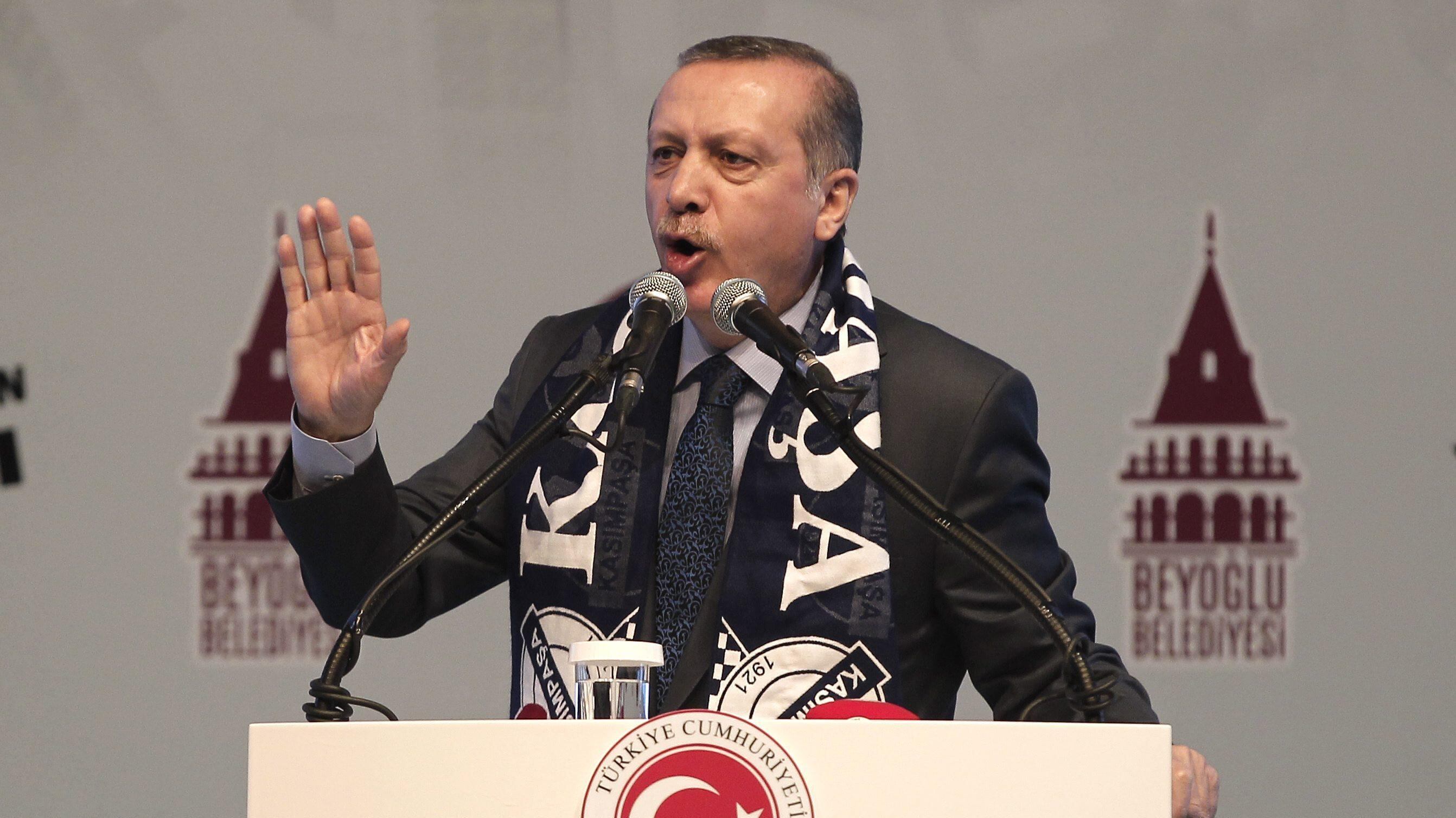 Turchia, il premier Erdogan torna ad attaccare la stampa straniera