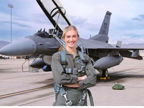MissAmerica 2024 è una futura Top Gun: le foto di Madison Marsh fanno il giro del mondo