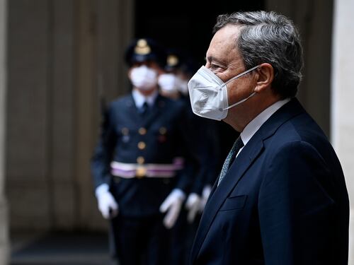 Ora Draghi bacchetta l’Europa: “Sui migranti è incapace”