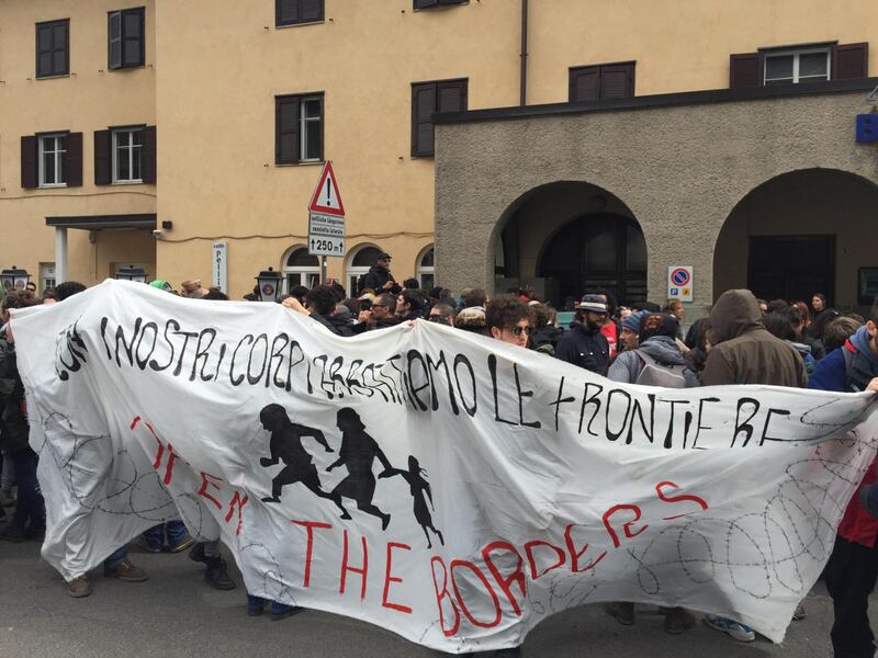 Brennero, manifestazione pro migranti 8