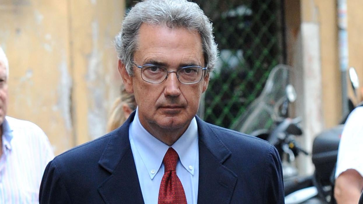 Telecom prende tempo sul piano