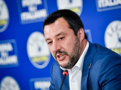 Sondaggi, c'è la sorpresa: primo calo per Salvini (ma la Lega è primo partito)