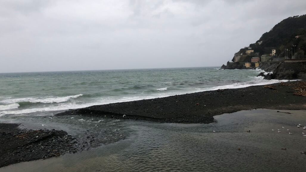 Liguria, scatta l'allerta rossa: piogge diffuse e cedimenti franosi
