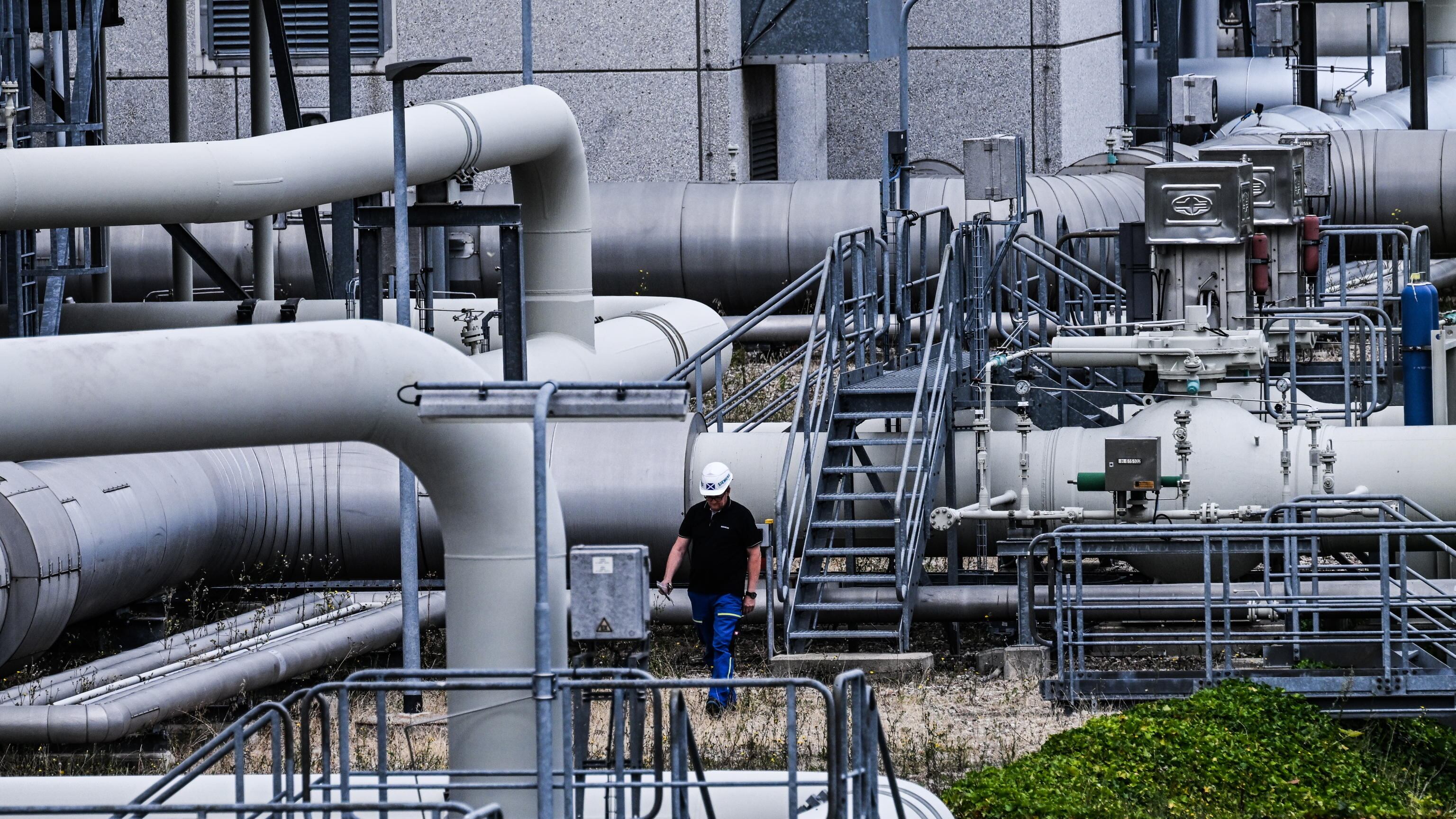 "Vuole riavviare il Nord Stream con gli Usa". Il piano dell'ex spia sovietica