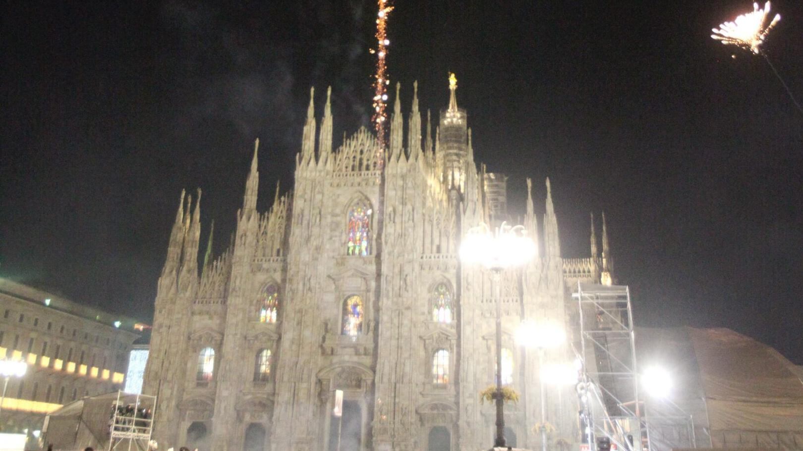Agenti e misure anti-panico Duomo assediato dalla festa
