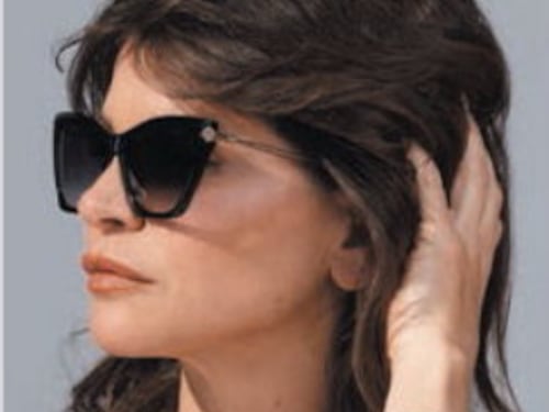 Femminile e autentica. Alessandra Amoroso nuova ambassador degli occhiali Yalea