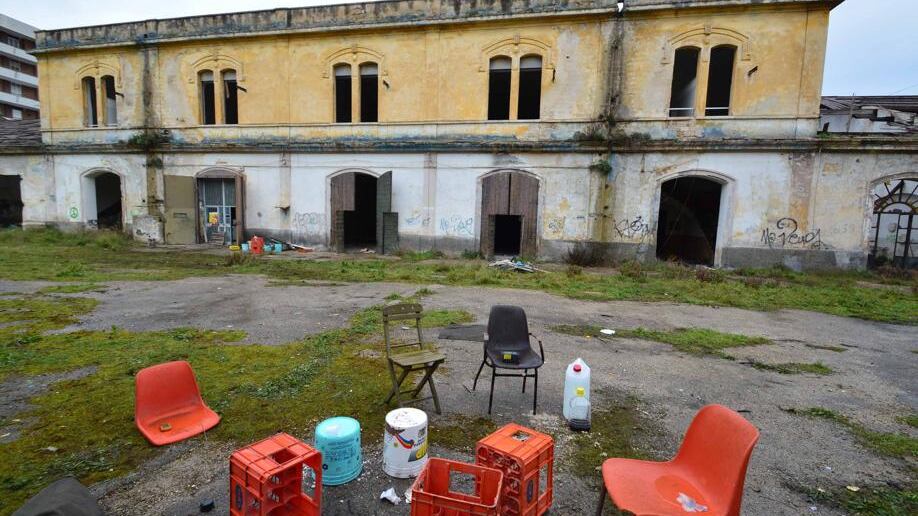 Quell'ex caserma in rovina in cambio della chiesa gioiello