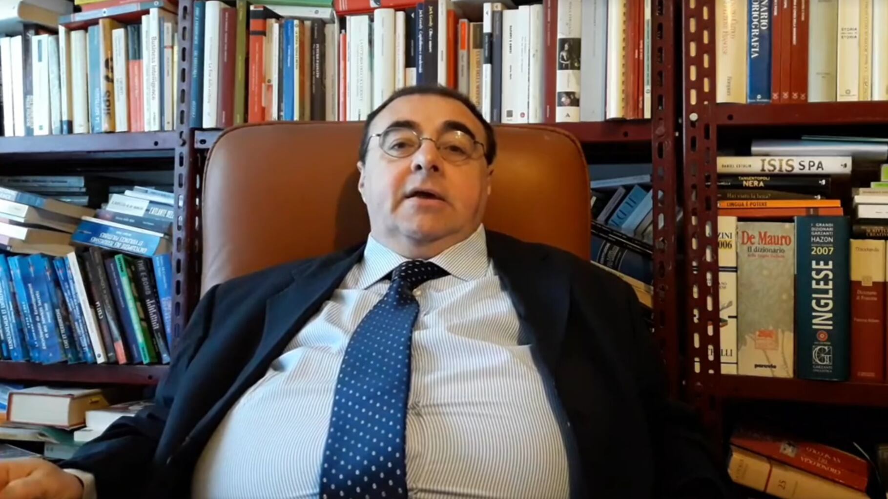 Il prof grillino demolisce i 5 Stelle: "Abbandonano la democrazia diretta"