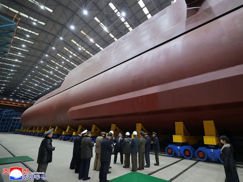 Il “regalo di Natale” di Kim Jong-un: spunta il primo sottomarino nucleare della Corea del Nord