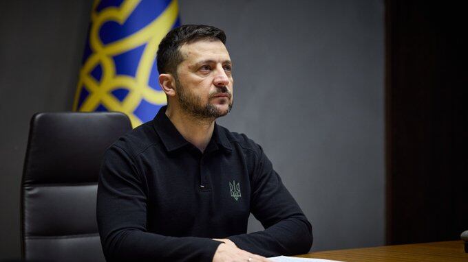 "Non abbiamo forze per recuperare Donbass e Crimea": la dura ammissione di Zelensky