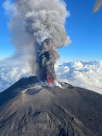 Eruzione dell'Etna: le spettacolari immagini del vulcano  5