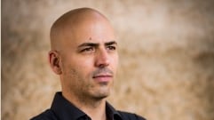 "Umorismo, coltelli e una donna: ho portato il caos nell'Impero russo"