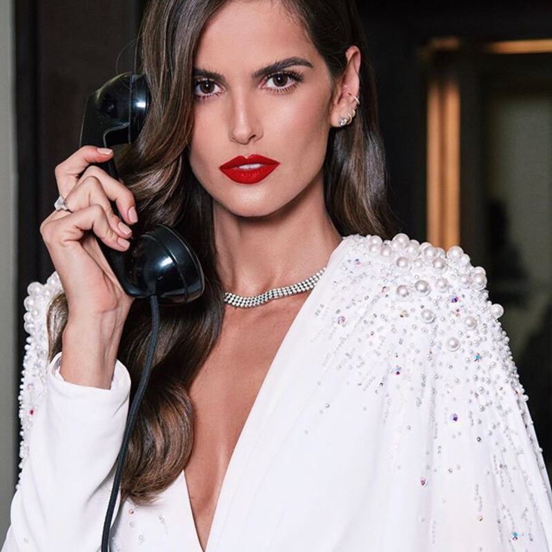 Izabel Goulart illegale su Instagram: follower in delirio 3