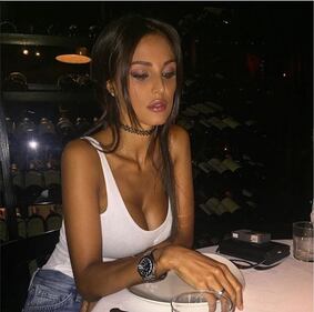 Cristina Buccino sexy senza reggiseno 6