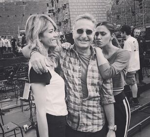 Belen Rodriguez ed Elena Santarelli, sexy coppia per Paolo Bonolis all'Arena di Verona 2