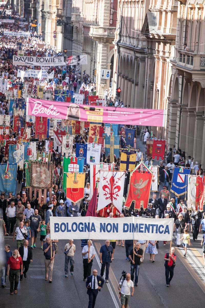 Bologna, l'anniversario della strage. Mattarella: "Segno indelebile nella coscienza civile italiana" 8