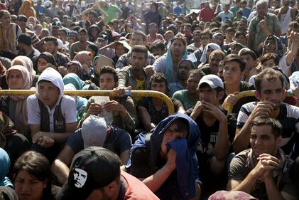 Lesbo invasa dagli immigrati: scontri e feriti 1