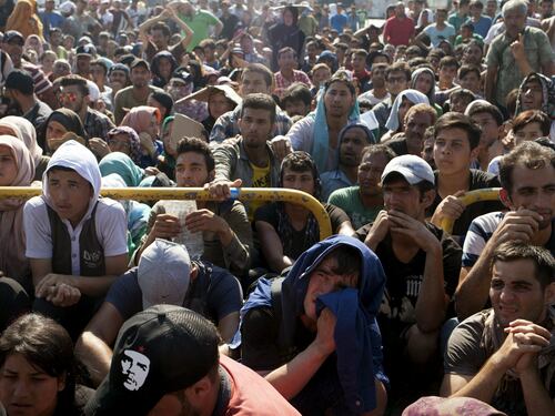 Lesbo invasa dagli immigrati: scontri e feriti
