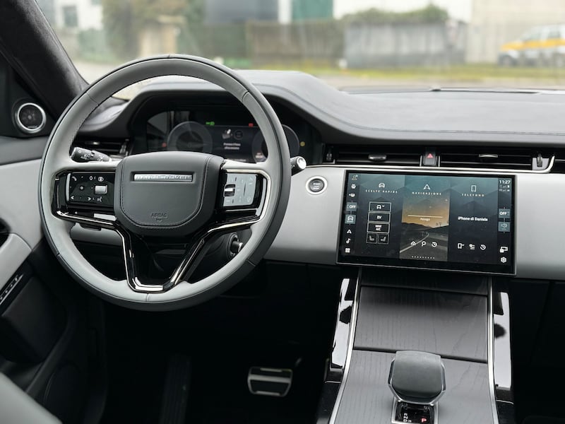 Range Rover Evoque PHEV: guarda la gallery del rivisto SUV ibrido inglese 17