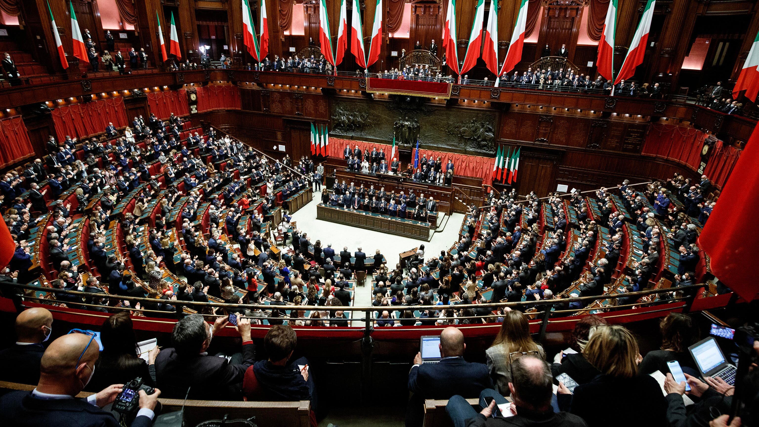 Caos seggi senza fine: Parlamento al completo ma scattano i ricorsi