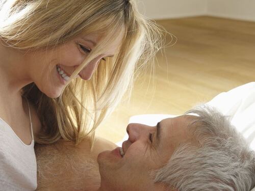 Menopausa e andropausa: le differenze e come affrontarli