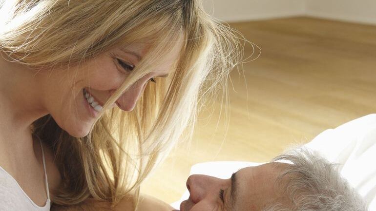 Menopausa e andropausa: le differenze e come affrontarli