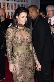 Kim Kardashian, seno e perizoma in mostra su Instagram 7