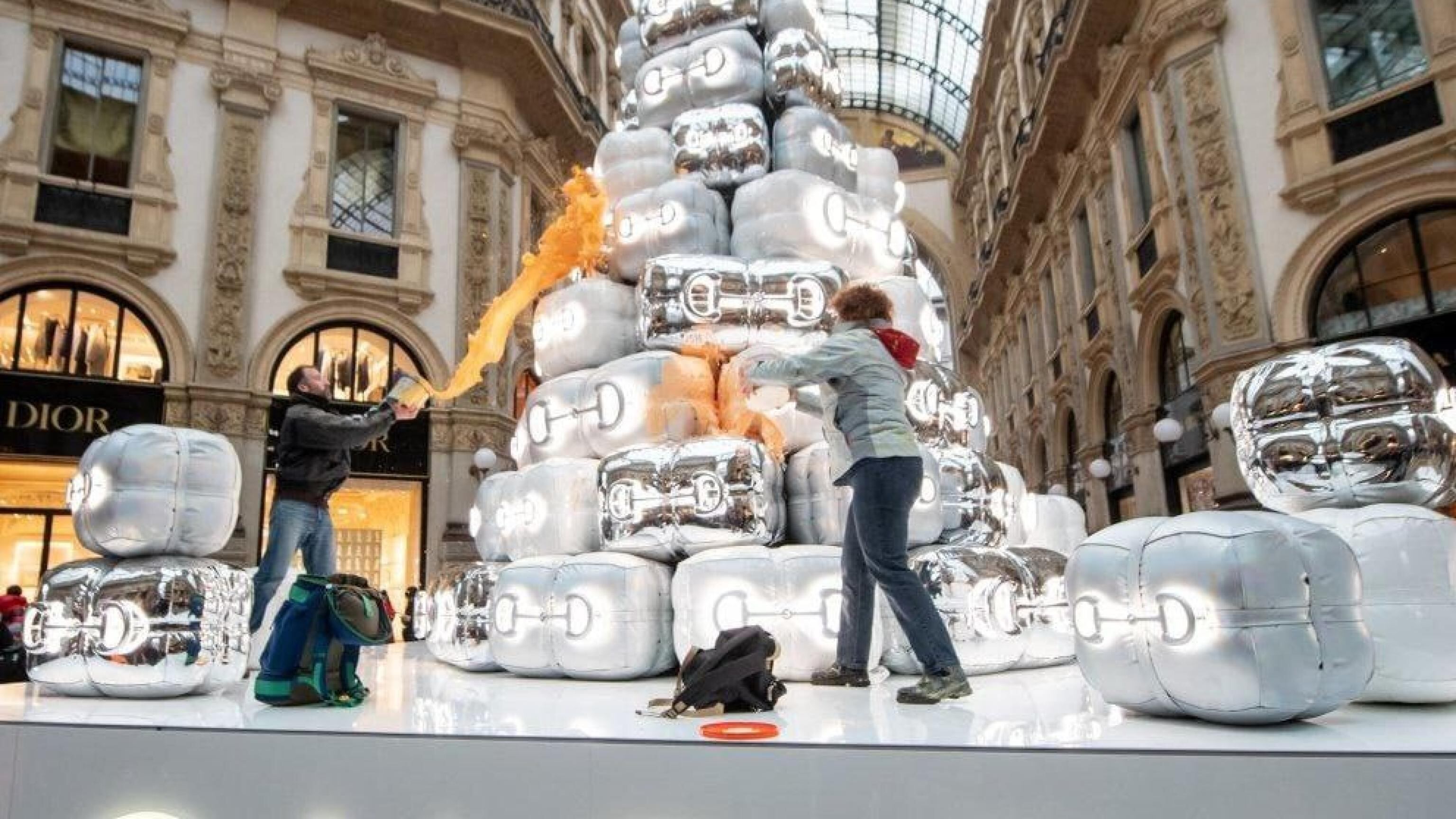 La vernice di Gucci: contro i vandali ma solo a parole
