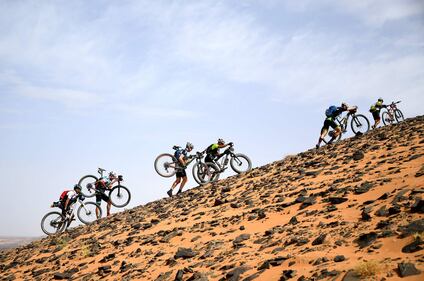 In Marocco si corre la Titan Desert, la gara per mountain biker nel deserto 11