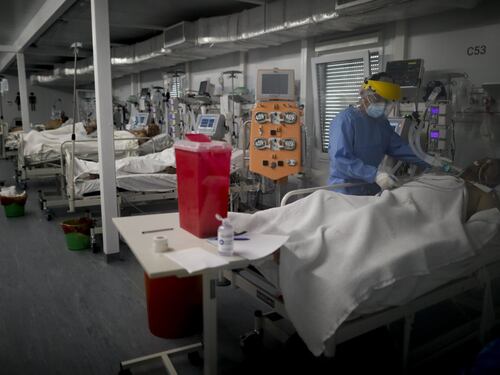 Contatti e finestre chiuse: perché l'Rt non scende più