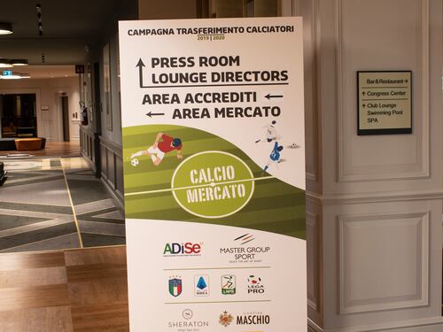 Il calciomercato di giornata: colpi, trattative e retroscena