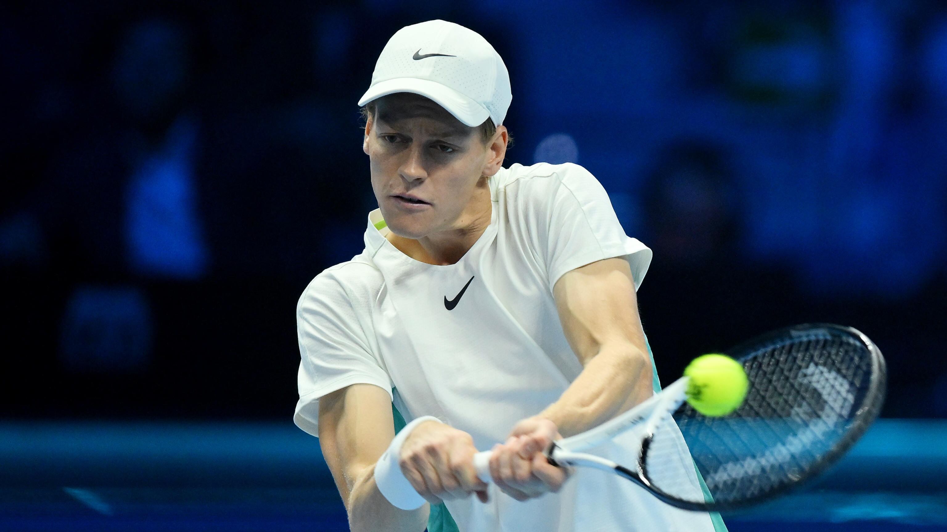 ATP Finals, Sinner supera anche Rune (e il mal di schiena) e passa il girone da primo