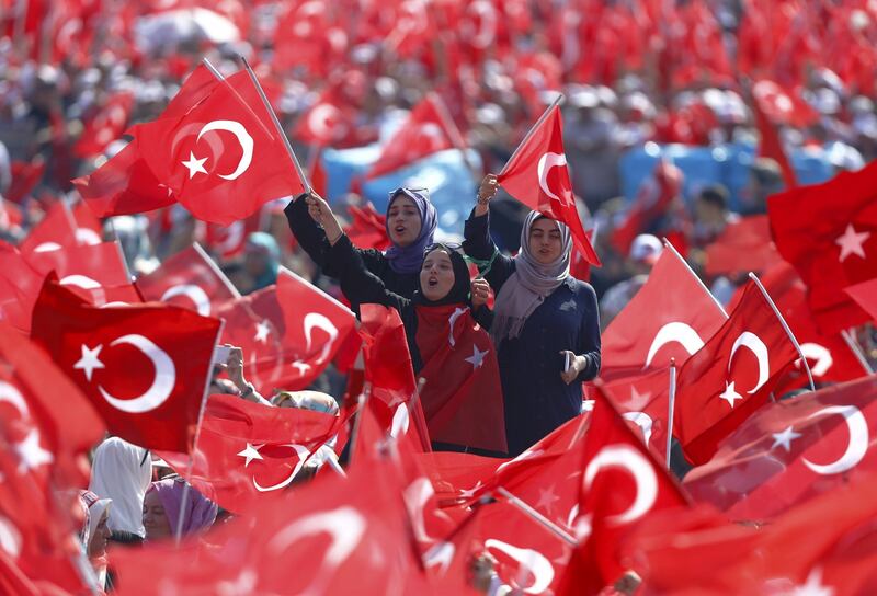 Folla immensa a Istanbul per la manifestazione anti-golpista 11