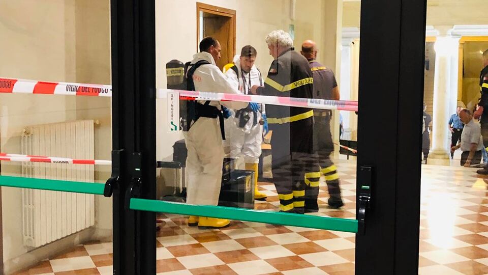 Treviso, busta con minacce e polvere al sindaco