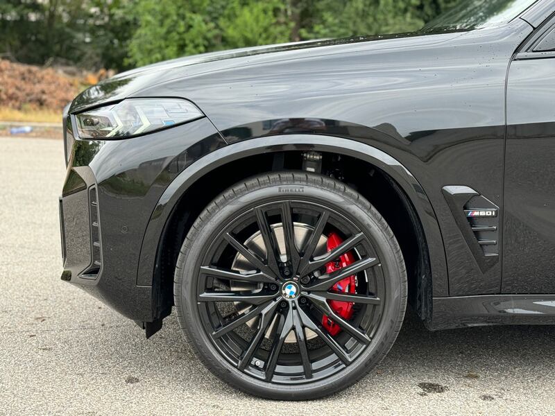 BMW X5 M60i: guarda la gallery del super SUV tedesco da 530 CV 5