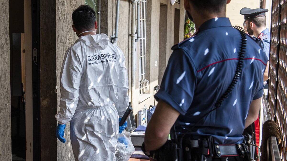 Uomo di 60 anni colpito a morte con una abat jour: in manette la compagna