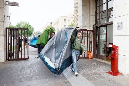 Tende anti-Israele alla Sapienza: il campeggio dei collettivi rossi 9