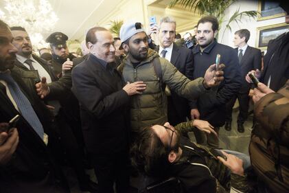 Berlusconi a Napoli: visita nel centro storico 1