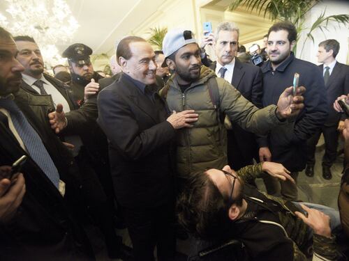 Berlusconi a Napoli: visita nel centro storico