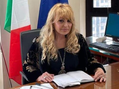 Schede elettorali alterate, chiesto processo per la consigliera che sostiene De Luca