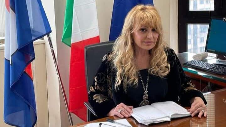 Schede elettorali alterate, chiesto processo per la consigliera che sostiene De Luca