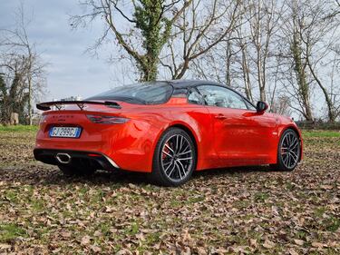 Alpine A110 S, guarda le foto della due posti francese da 300 cv 13