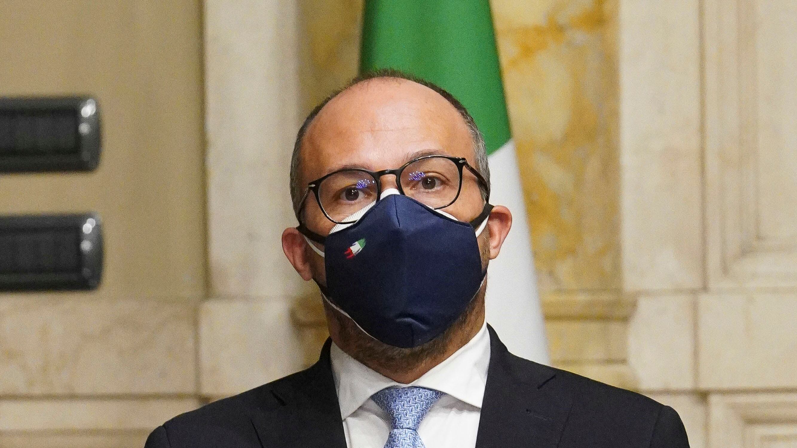 "Illogico eleggere un nuovo presidente senza l'intera maggioranza di governo"