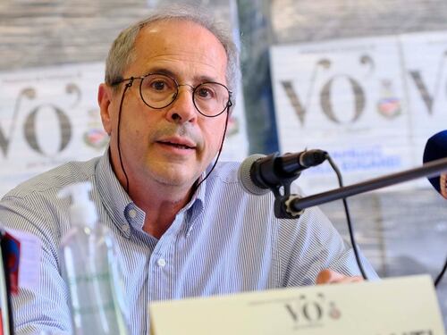 Crisanti bastona il governo: "Servono misure più restrittive"