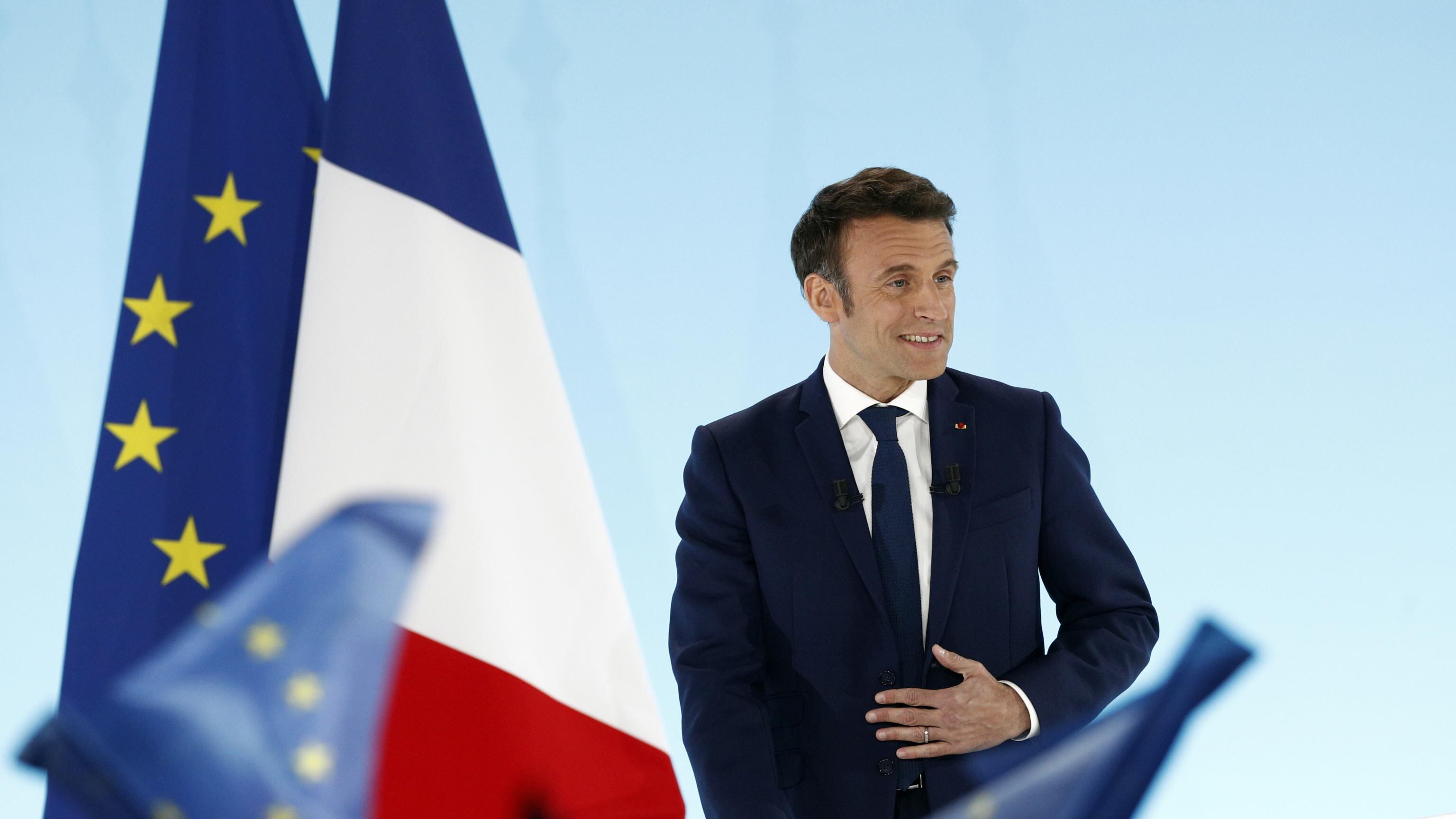 Macron avanti ma di poco. Sarà ballottaggio con Le Pen. "Fermiamo l'estrema destra"