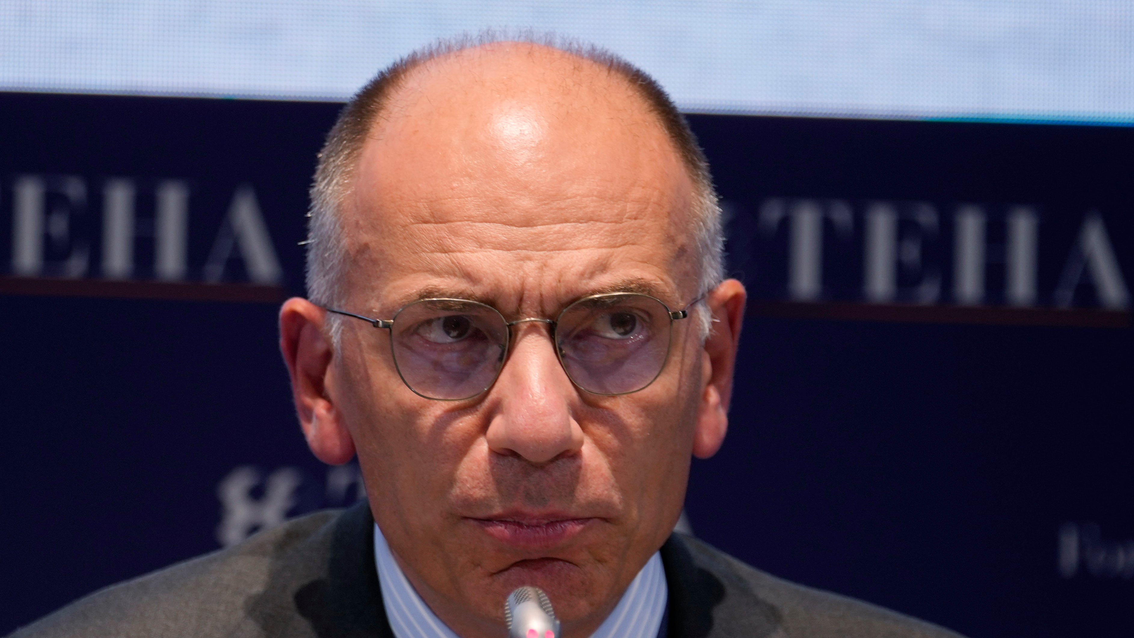 La sinistra si spacca su Letta “l’americano”: "Così imbarazzante..."