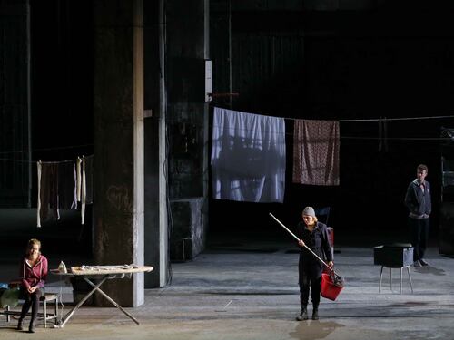 Prima del Piermarini, quel triste spazzolone simbolo da sotto-Scala