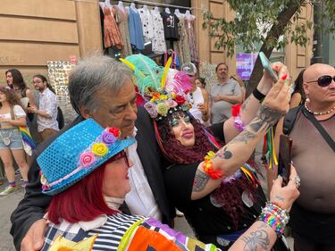 Uomini vestiti da cani, utero in affitto e maternità surrogata. Ecco il Gay Pride di Palermo 9
